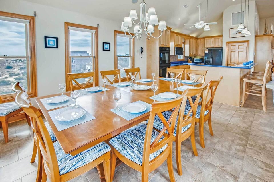 Surf-or-Sound-Realty-585-Carolina-Dreamin'-Dining-1