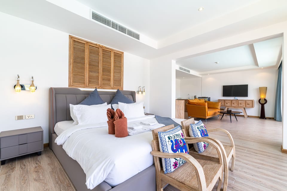 Royal Suite 1 Bedroom | Egyptian cotton sheets, premium bedding, down comforters, pillowtop beds