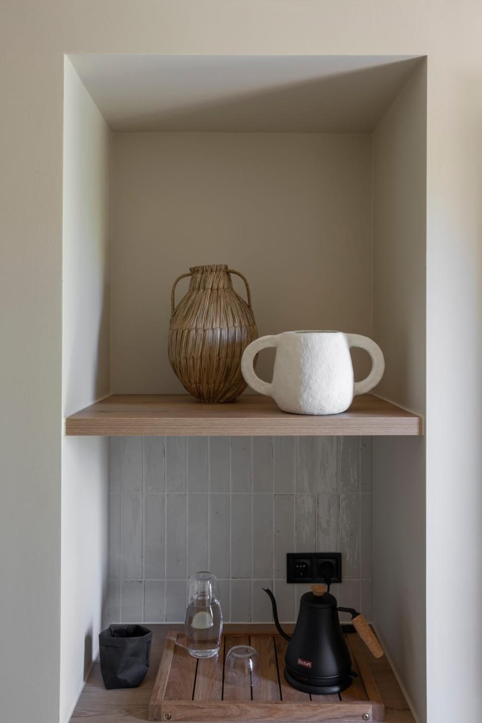 Coffee/tea maker, electric kettle, highchair