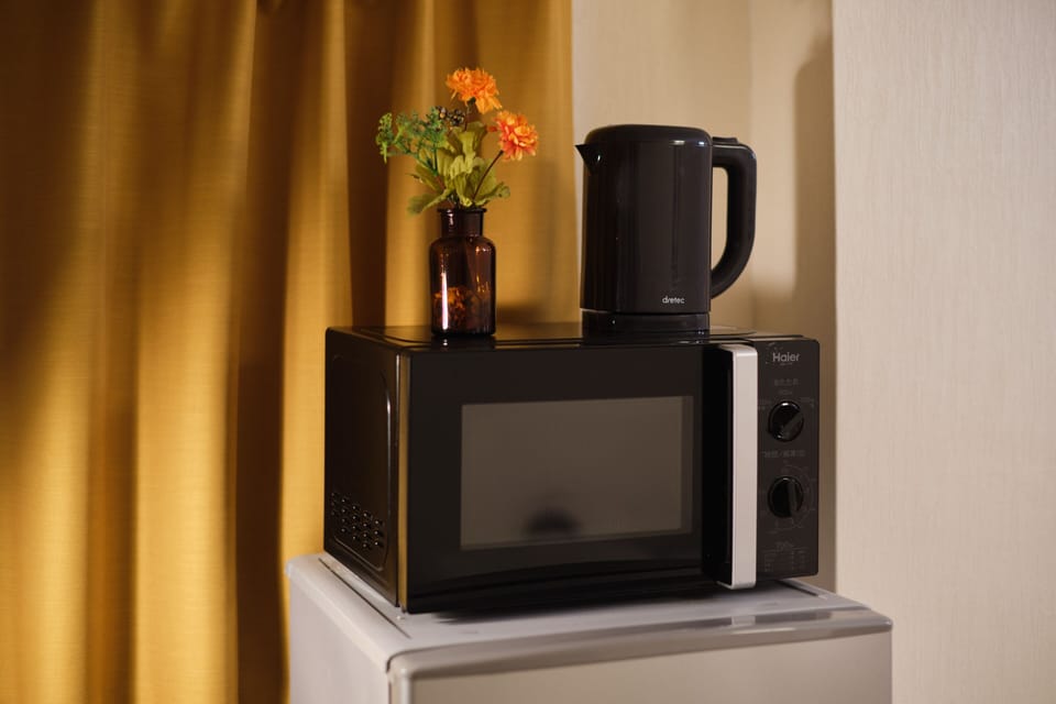 Apartment, Non Smoking | In-room dining