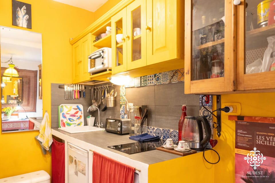 Comfort Apartment, 1 Bedroom | Private kitchen | Full-size fridge, oven, stovetop, espresso maker