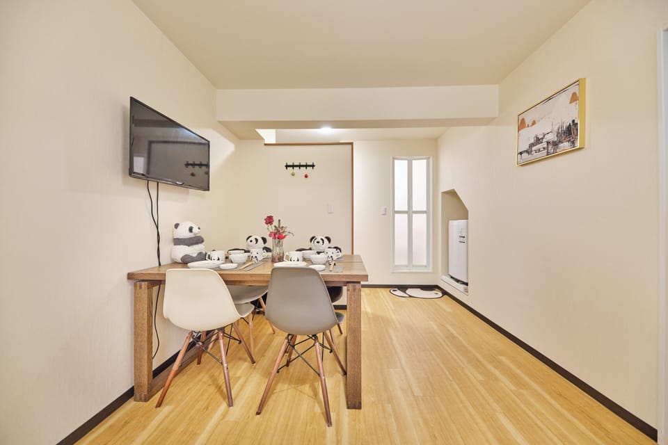 Apartment, Non Smoking | In-room dining