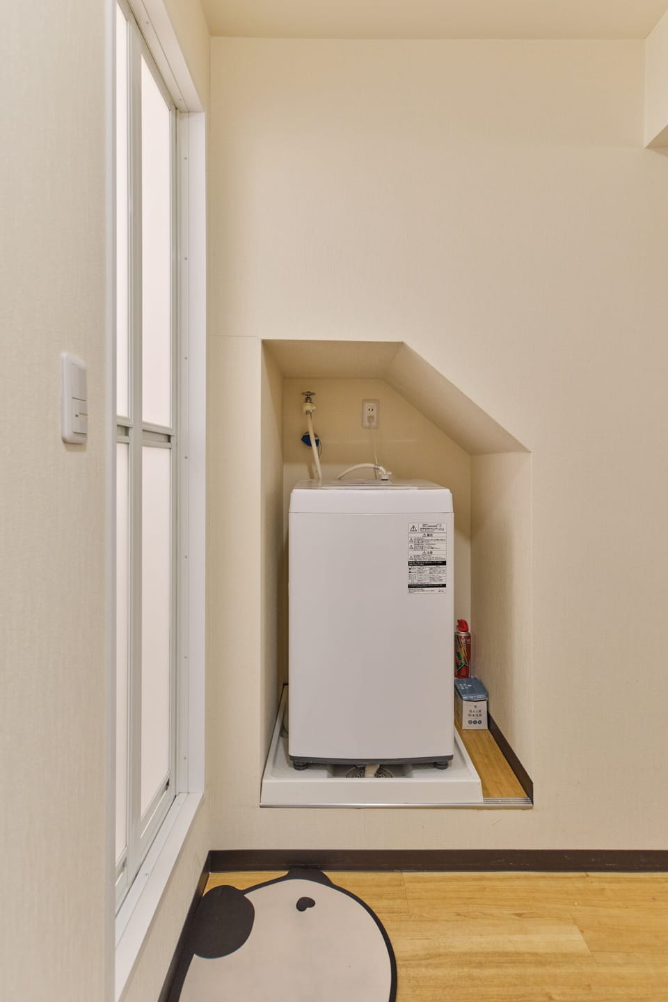 Apartment, Non Smoking | Bathroom | Combined shower/tub, free toiletries, hair dryer, slippers