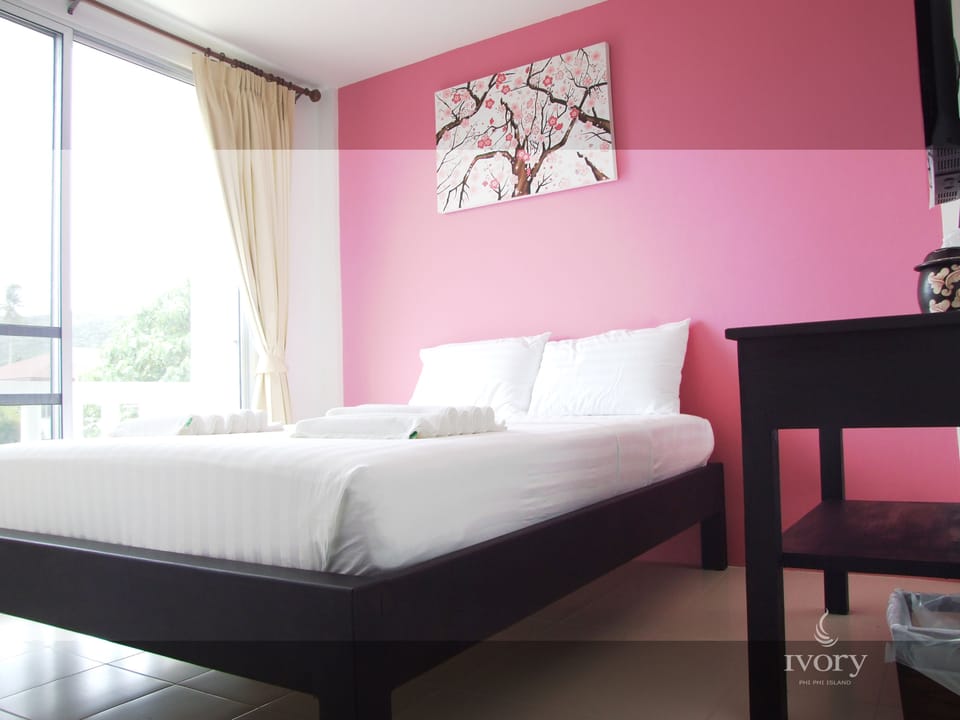 Standard Double Room | In-room safe, desk, free WiFi, bed sheets