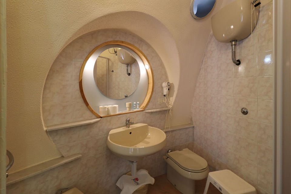Standard Double or Twin Room | Bathroom | Shower, rainfall showerhead, hair dryer, bidet