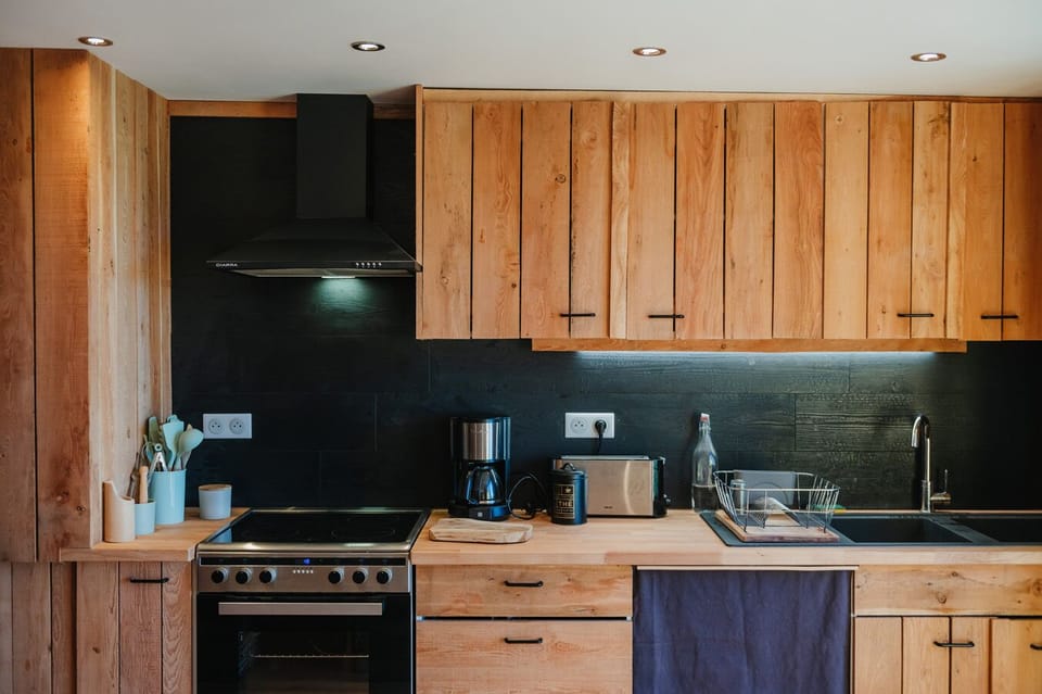 Deluxe Cottage, Ensuite, Mountain View | Shared kitchen
