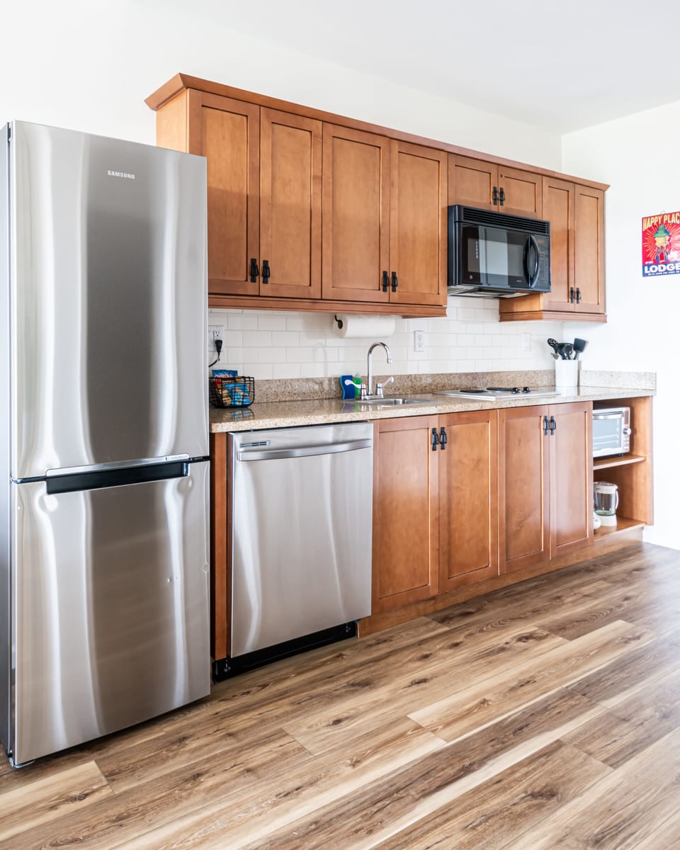 New full size fridge/ freezer, dishwasher and airfryer/toaster oven combo