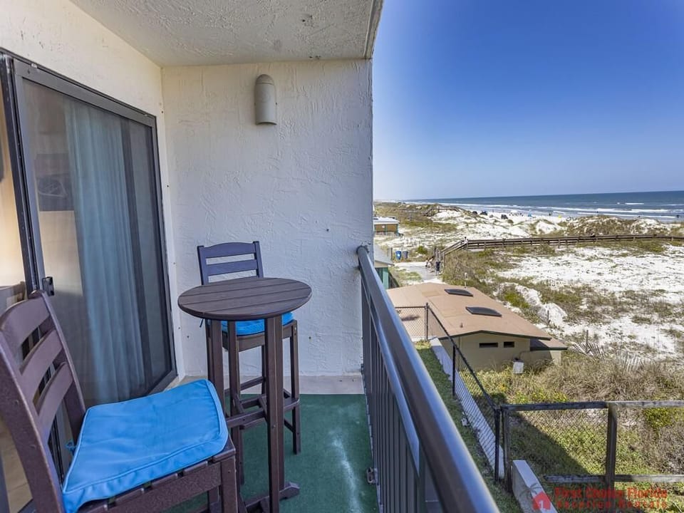 Beachers 232 - Balcony