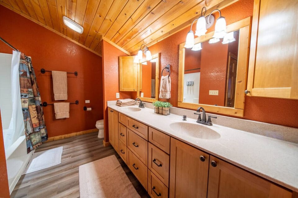 Master-suite bathroom ensuite.