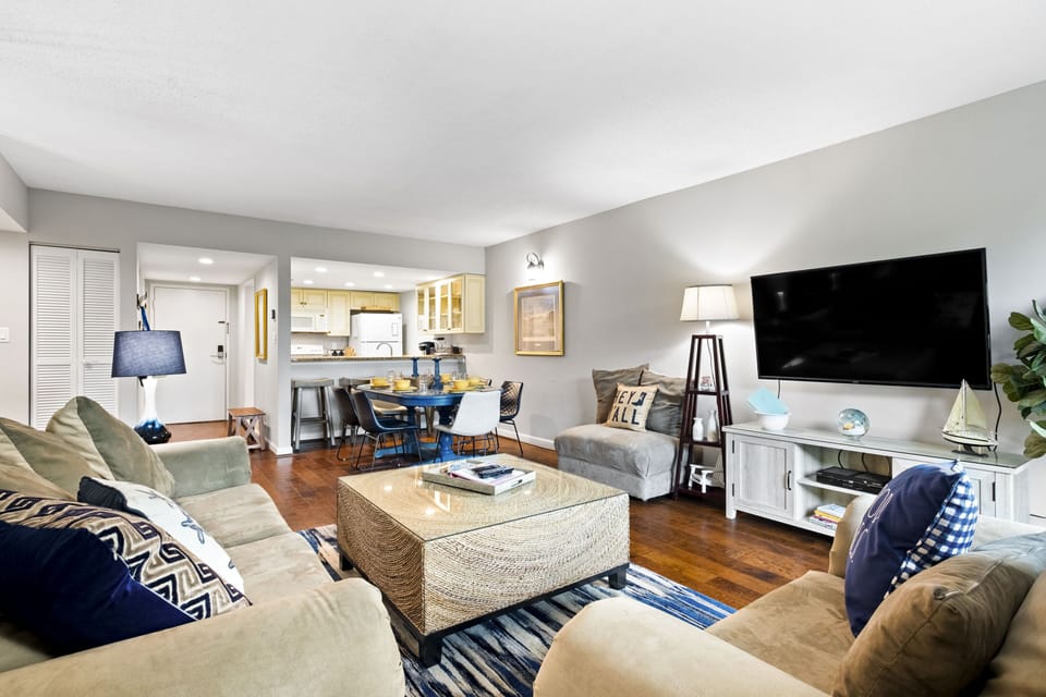Main Living Space | Smart TV