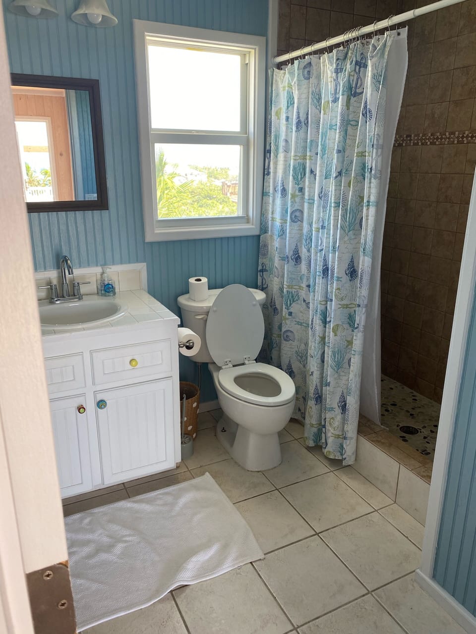 Pod 2 - Hallway Bathroom