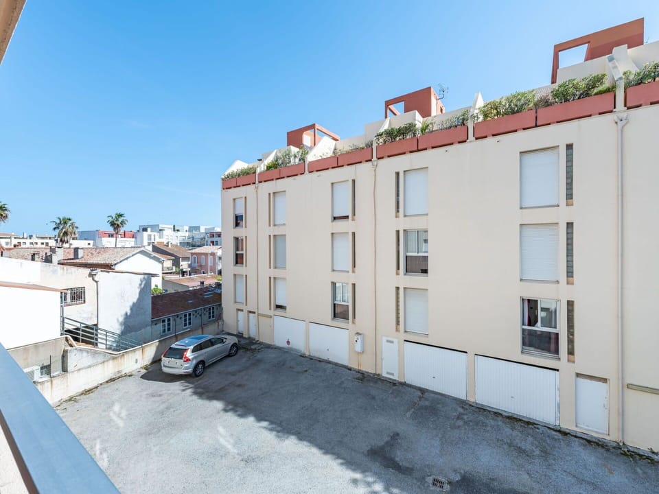 Sky, Building, Window, House, Urban Design, Neighbourhood, Residential Area, Condominium, Facade