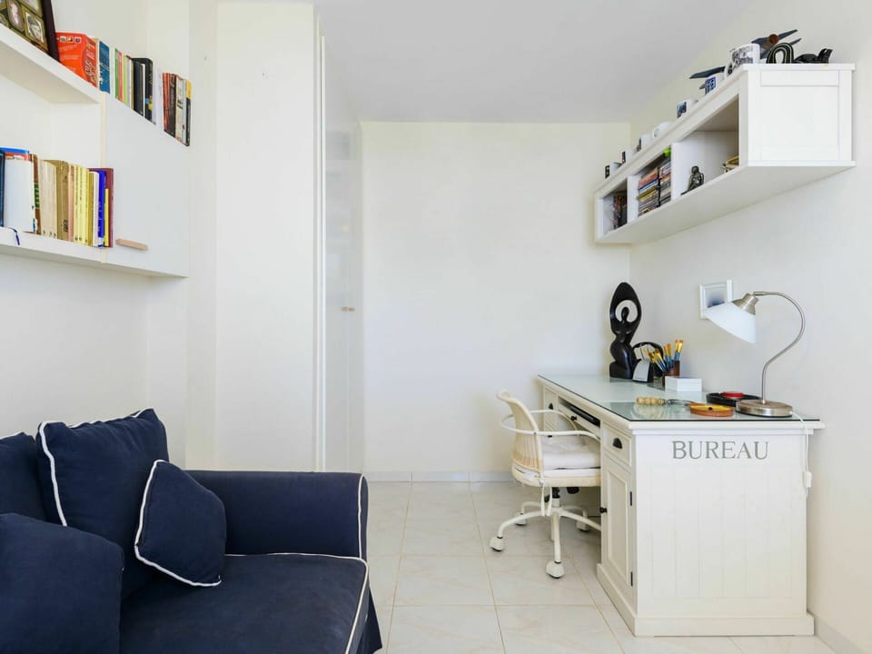 Table, Furniture, Property, Building, Shelf, Product, Cabinetry, Interior Design, Shelving