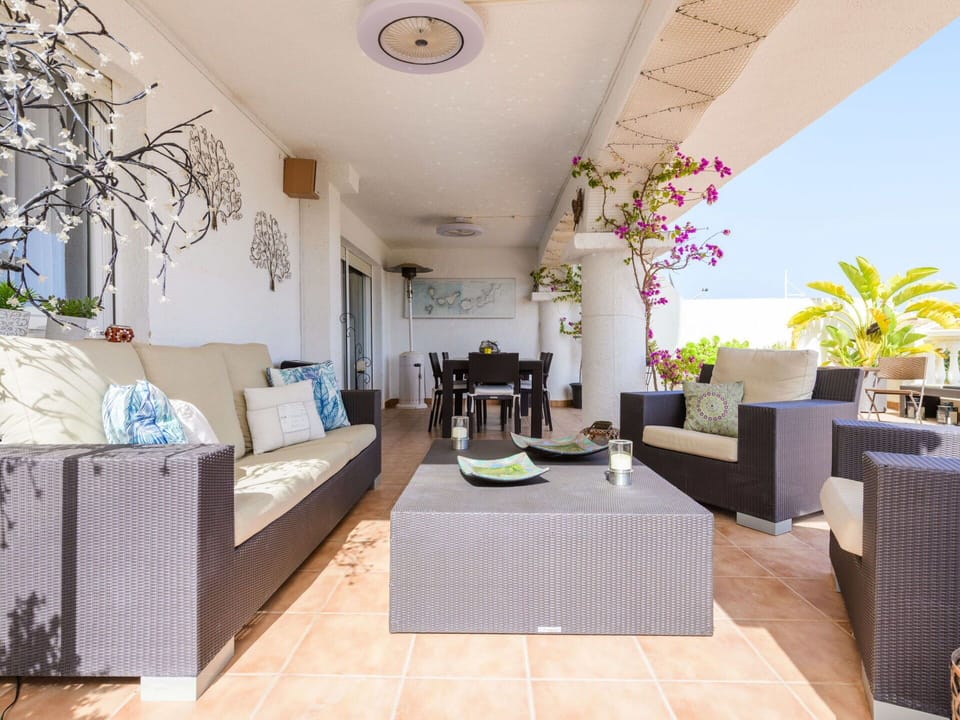 Property, Furniture, Decoration, Plant, Building, Textile, Interior Design, Architecture, Floor, Comfort