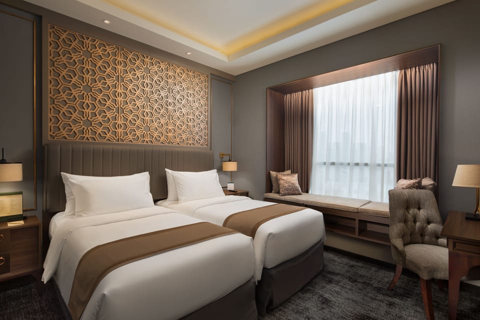 Deluxe Twin | Premium bedding, minibar, in-room safe, desk