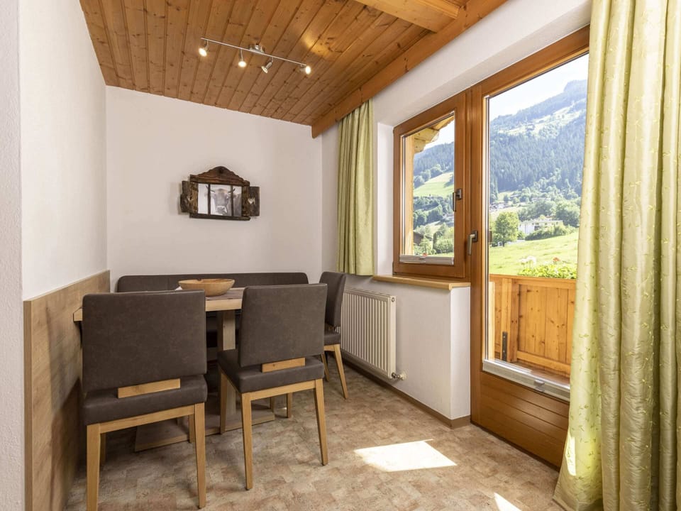 Apartment | Dining