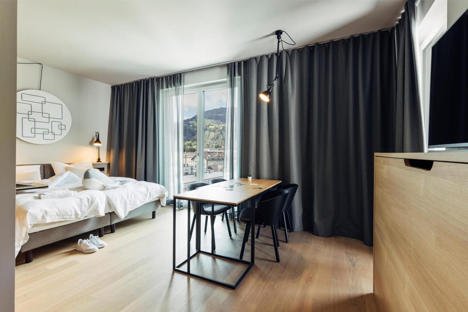 Standard Apartment | Hypo-allergenic bedding available, in-room safe, desk, laptop workspace