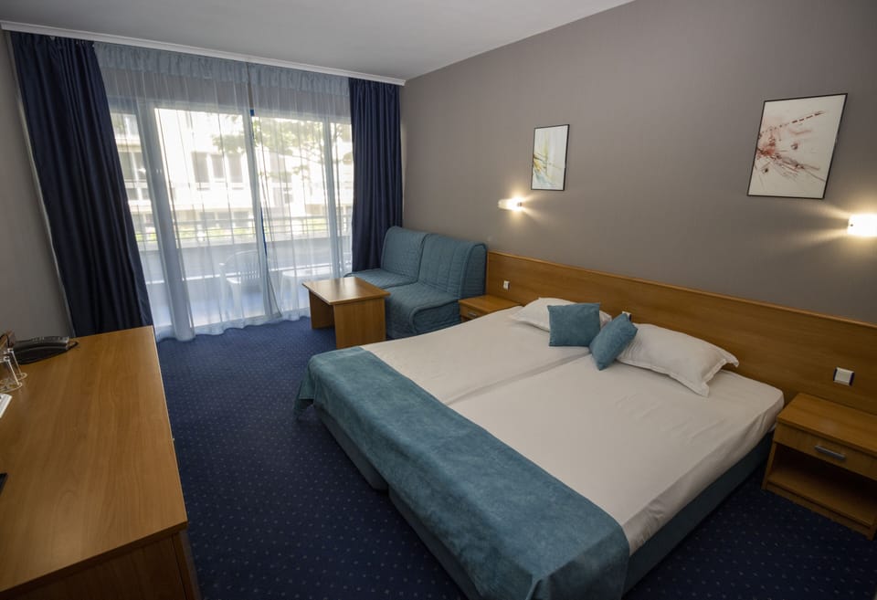 Minibar, desk, free WiFi, bed sheets