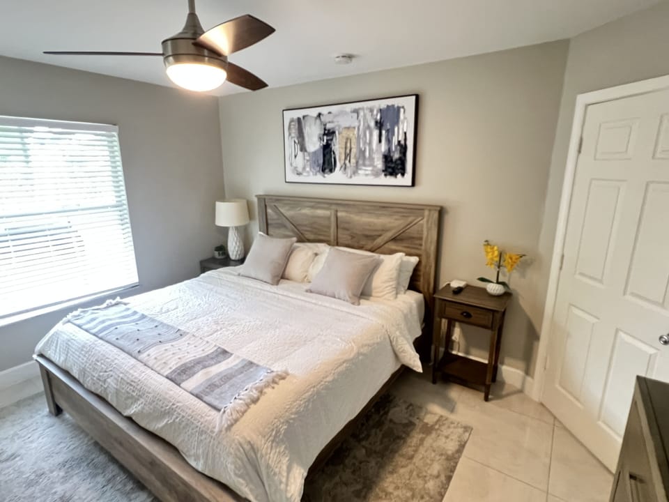 Spacious master suite w/attached bathroom and huge closet.