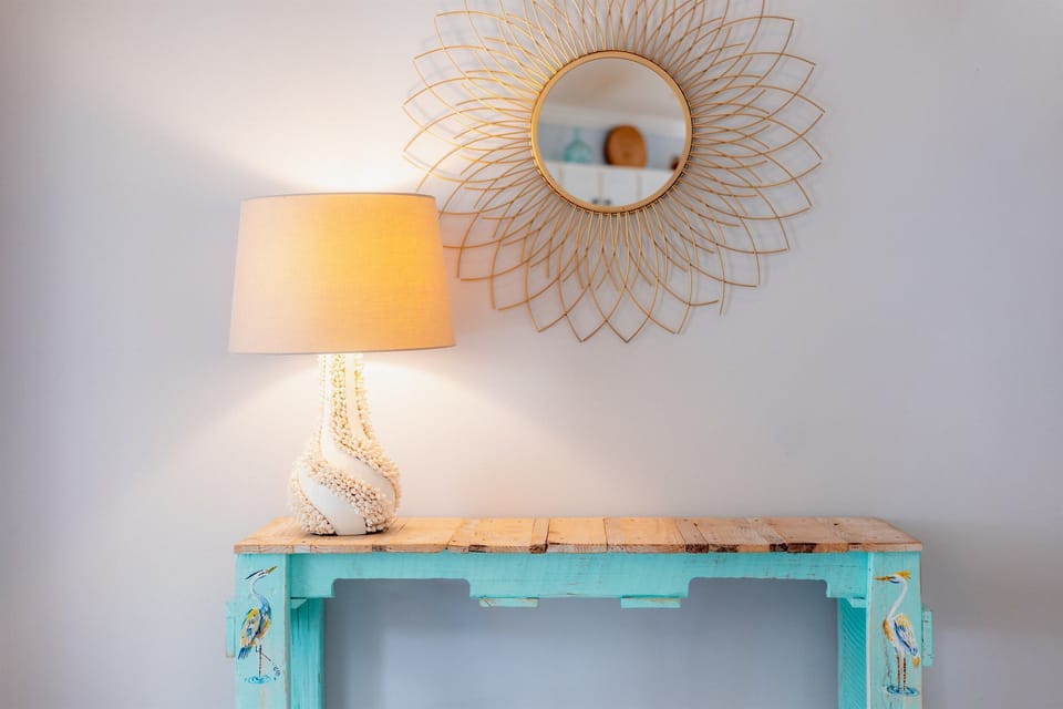 Charming coastal décor welcomes you home after a day spent exploring Jacksonville Beach.