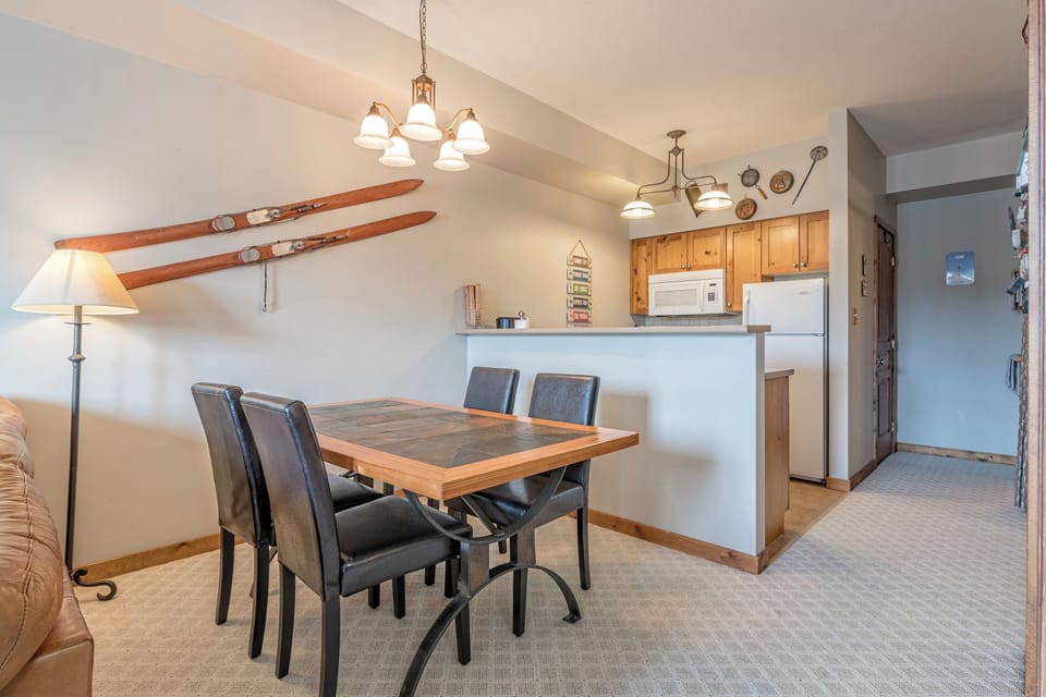 Dining Area - Seats 4  