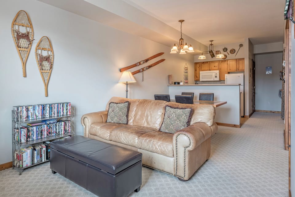 Open Concept Condo for Easy Entertaining.
