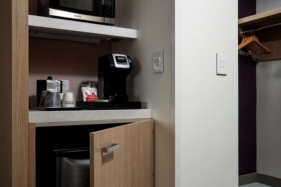 Premium bedding, in-room safe, desk, laptop workspace