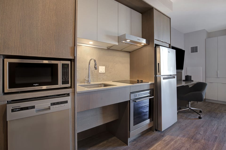 Studio, 1 King Bed, Bathtub (Mobility & Hearing) | Private kitchen | Coffee/tea maker, electric kettle