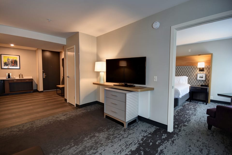 Desk, blackout drapes, iron/ironing board, free WiFi