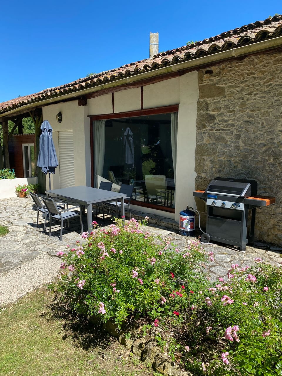 The terrace with gas BBQ