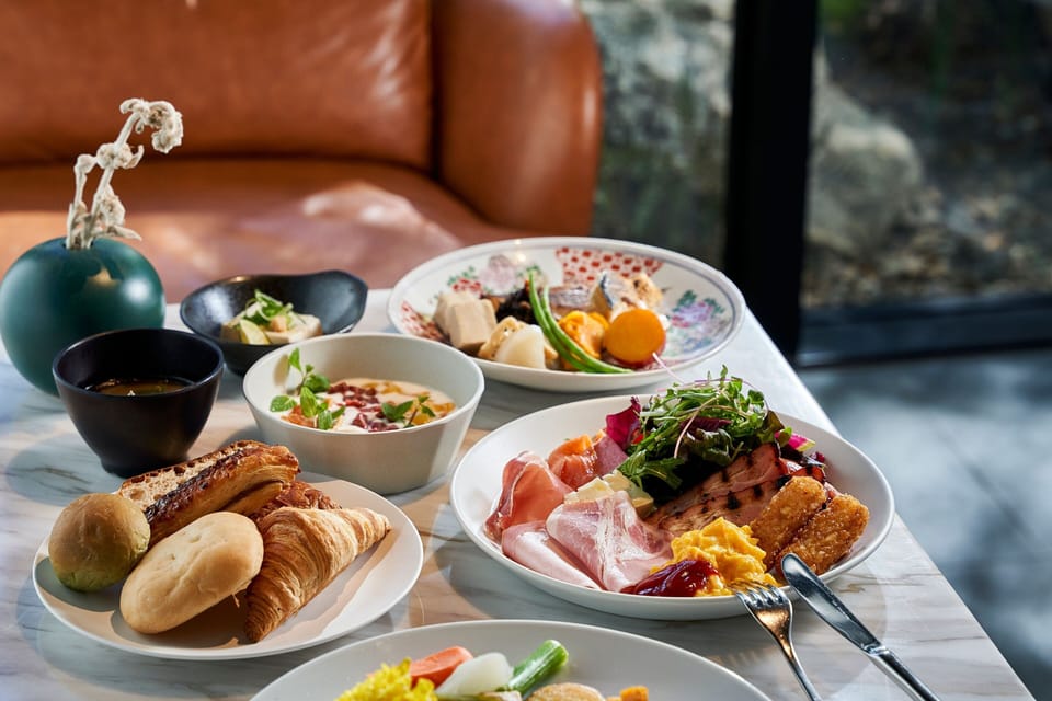 Daily buffet breakfast for a fee