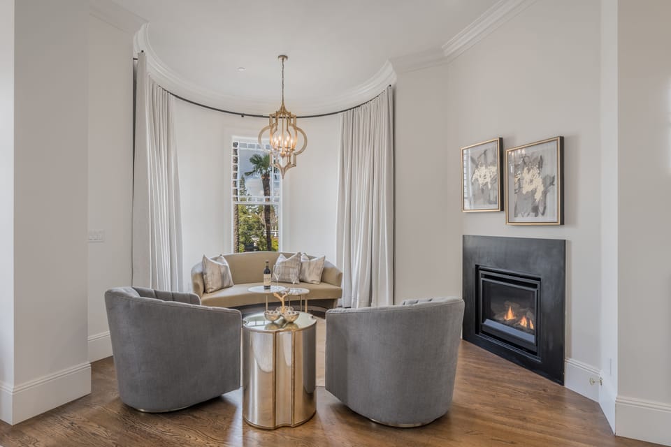 Executive Studio Suite | Living area | Flat-screen TV
