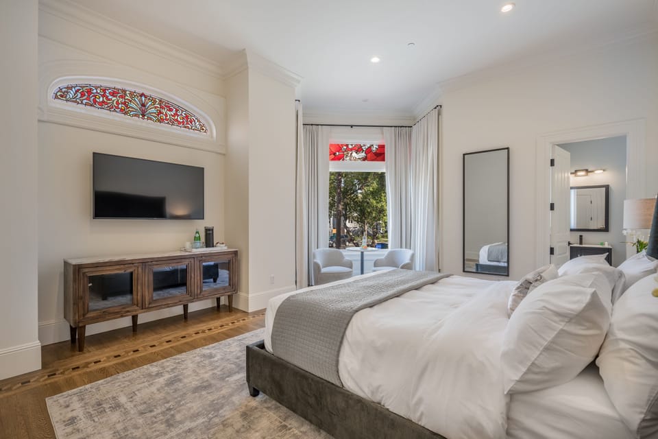 Signature Room | Premium bedding, pillowtop beds, in-room safe, individually decorated