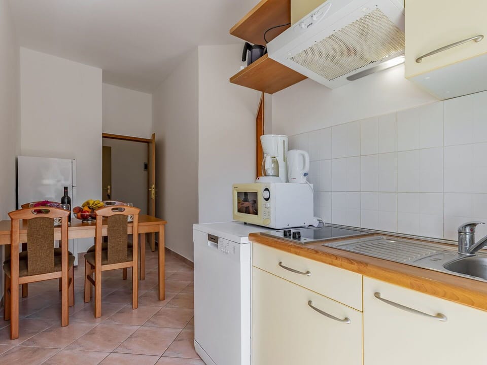 Cabinetry, Kitchen Sink, Property, Building, Furniture, Countertop, Sink, Tap, Kitchen Stove, Wood