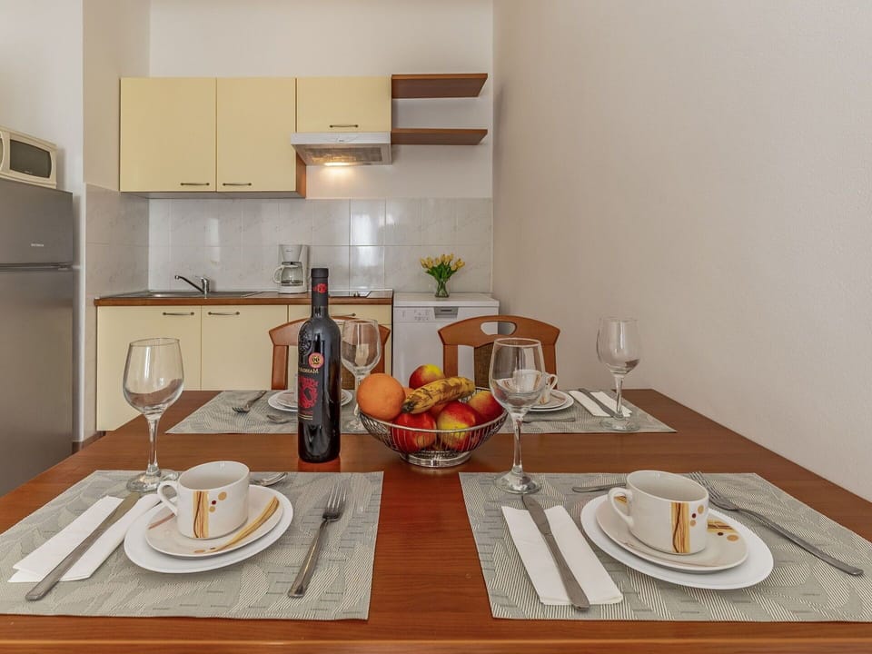 Table, Tableware, Property, Furniture, Cabinetry, Dishware, Plate, Countertop, Kitchen