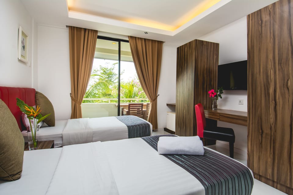 Deluxe Twin Seaview | Minibar, desk, laptop workspace, free WiFi
