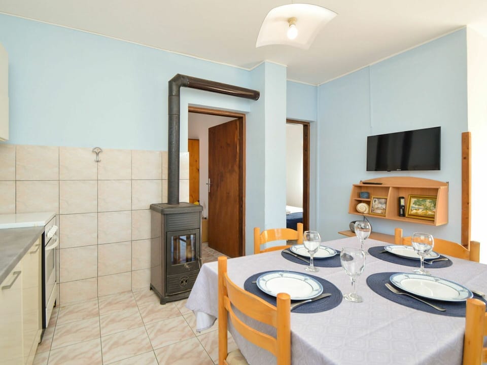 Property, Furniture, Cabinetry, Table, Building, Wood, Interior Design, Lighting, Drawer, Flooring