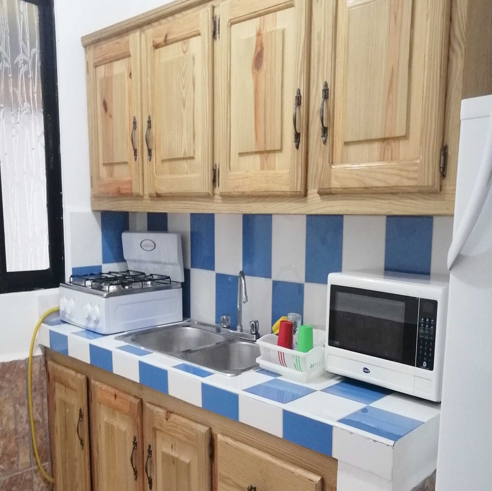 Traditional Apartment, 1 Bedroom, Garden View | In-room dining