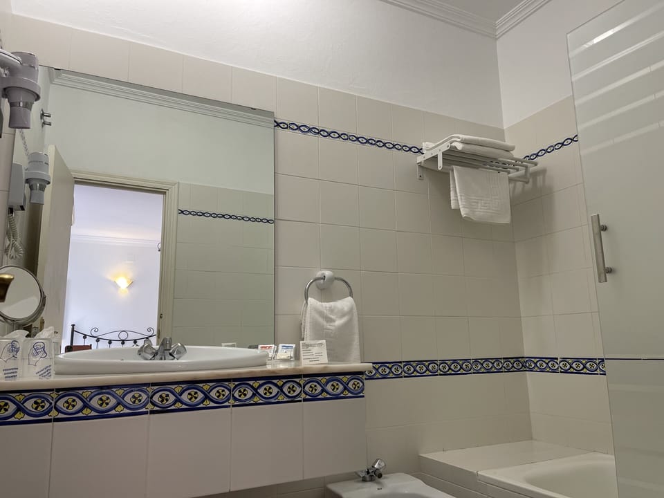 Classic Double or Twin Room, Terrace | Bathroom | Shower, towels