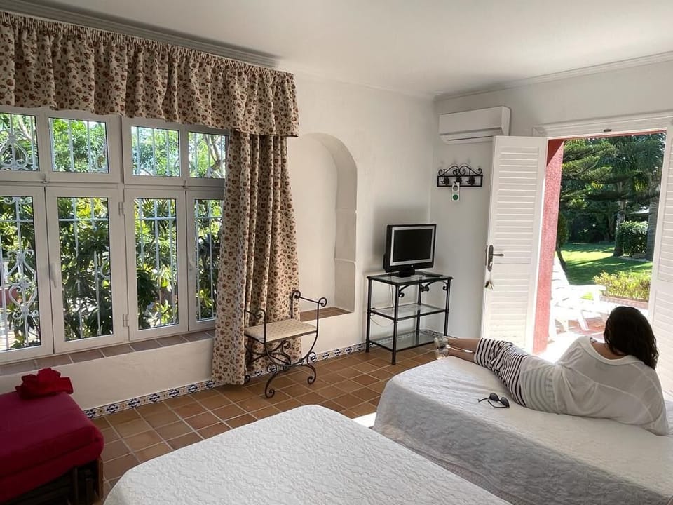 Double or Twin Room, Garden View | WiFi (free), individually furnished, bed sheets