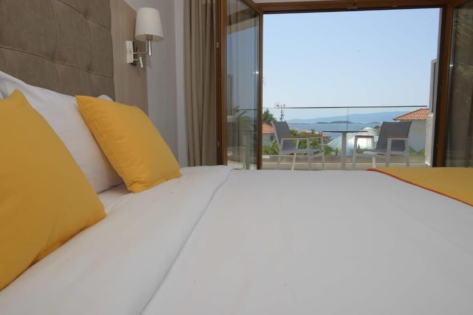 In-room safe, blackout drapes, soundproofing, iron/ironing board