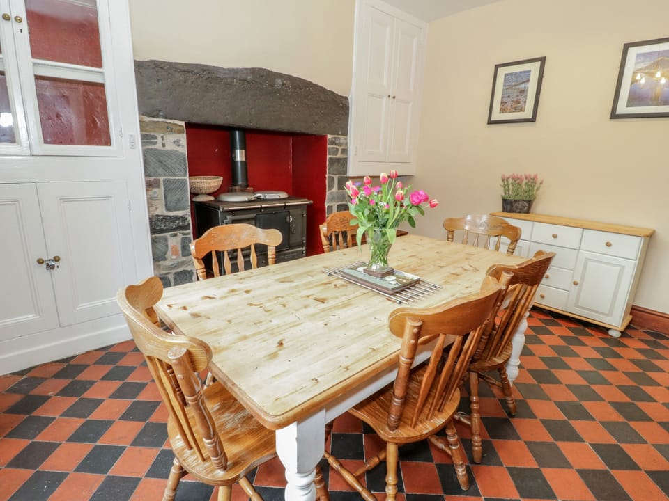 Cottage | Interior