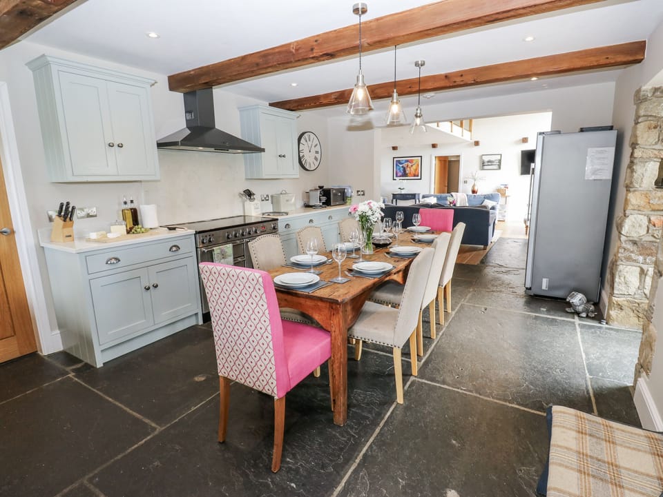 Cottage | Dining