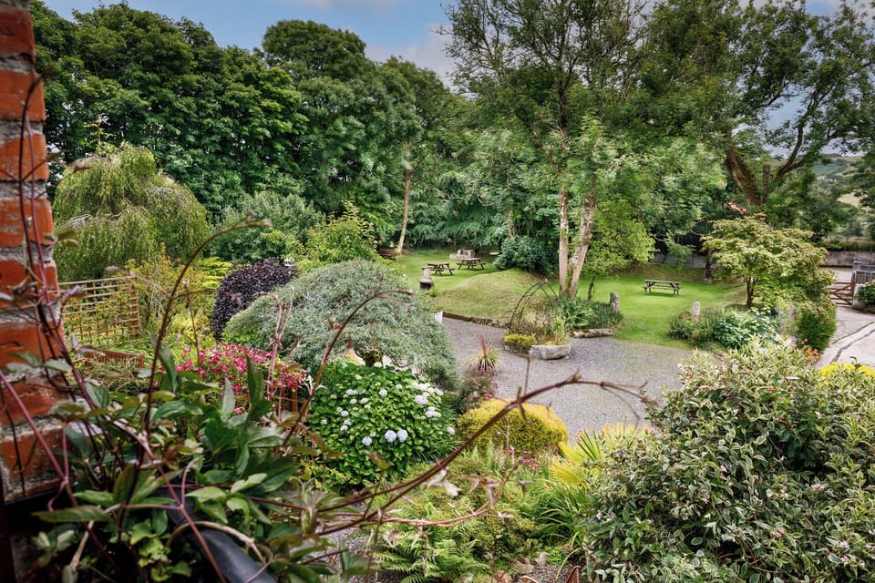Cottage | Property grounds