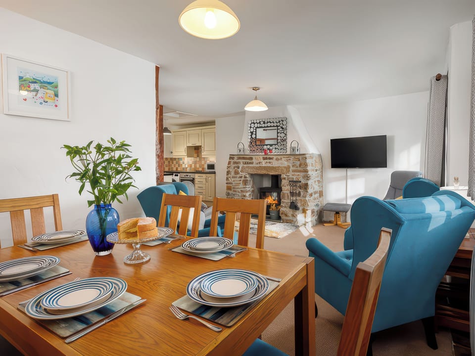 Cottage | Dining