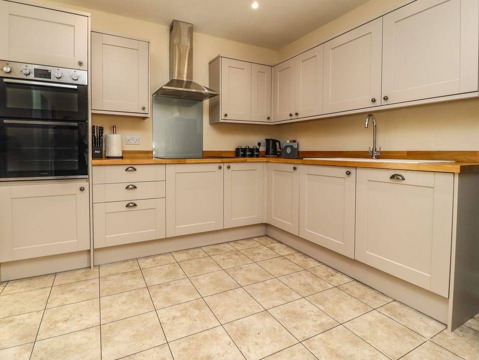 Fridge, dishwasher, electric kettle, toaster