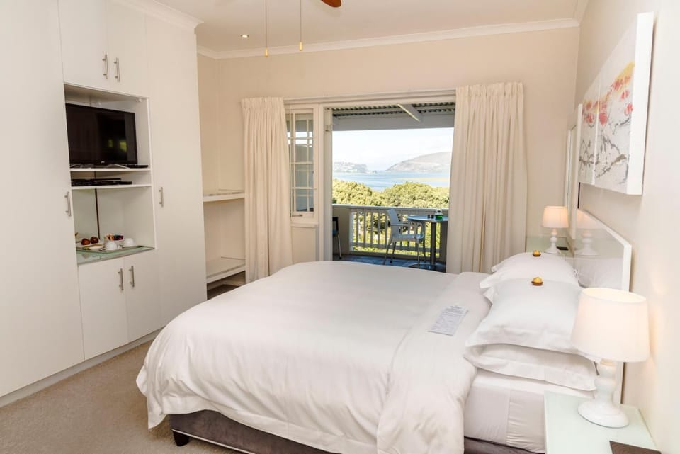 Egyptian cotton sheets, premium bedding, in-room safe, free WiFi