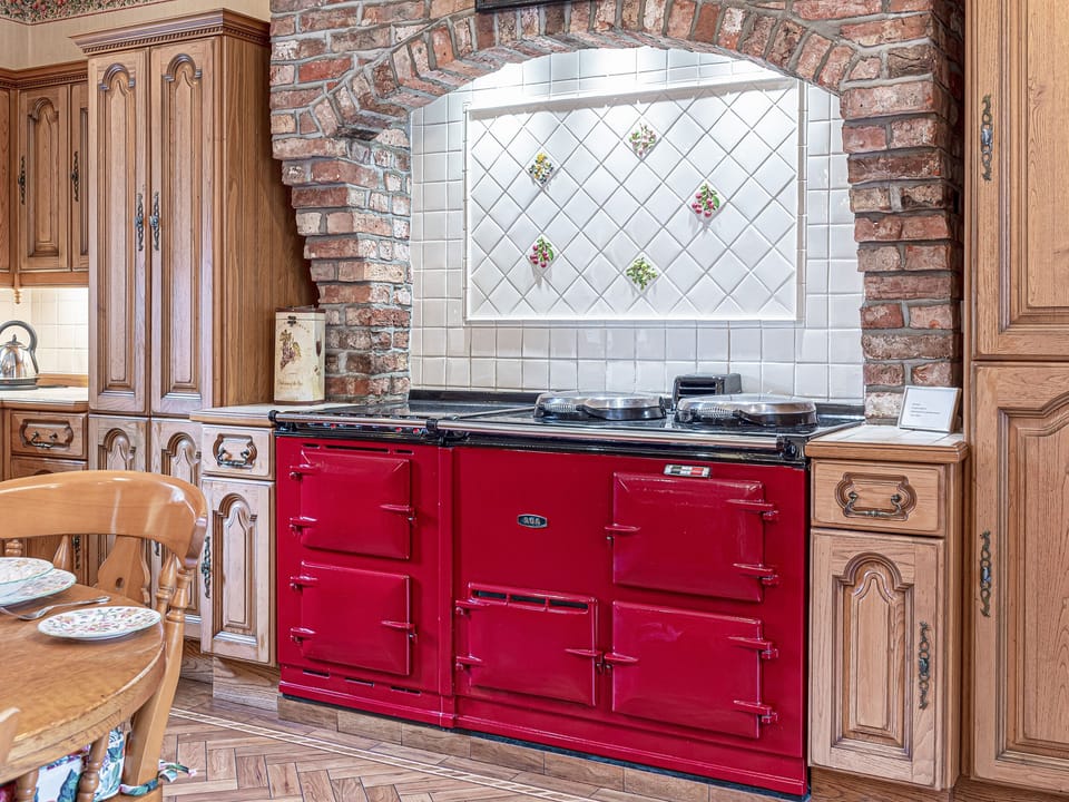 Fridge, microwave, dishwasher, cookware/dishes/utensils