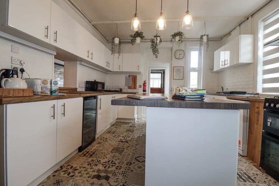 Fridge, microwave, dishwasher, electric kettle