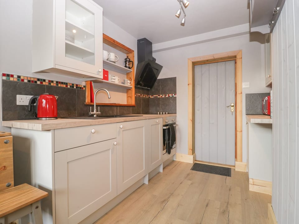 Cottage | Private kitchen | Fridge, microwave, dishwasher, electric kettle